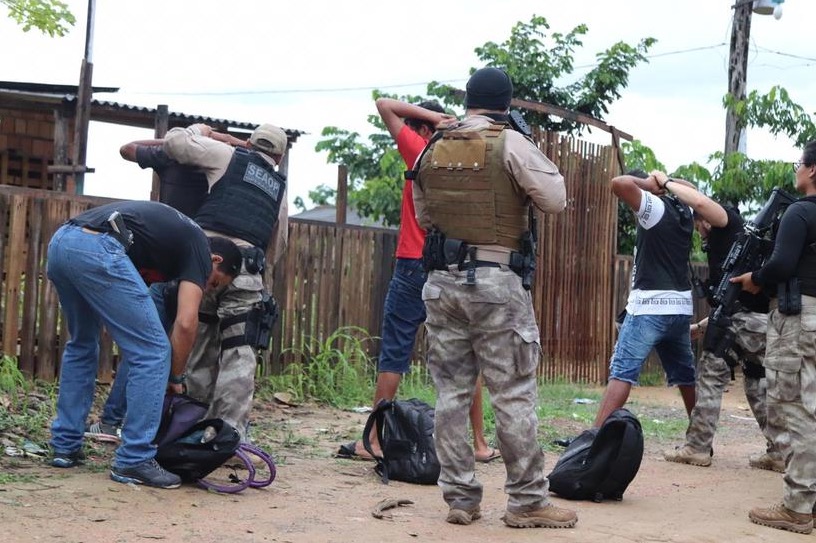 Milicianos responderão por crimes ambientais em invasões de Manaus
