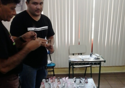 Sesc Amazonas faz entrega grátis de óculos para alunos da EJA