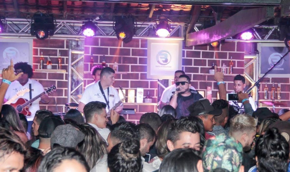 Gargalo se transforma no 'Bar do Maykinho' nesta sexta 