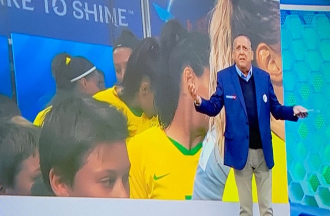 Internautas se irritam com Galvão na Copa Feminina: 'coloca a Fernanda Gentil!'