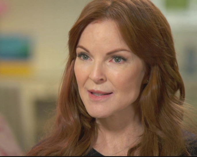 Atriz de ‘Desperate Housewires’ revela causa de câncer anal 