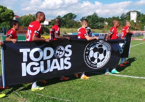 Tribunal condena torcedor por chamar jogador de ‘corvo, nêgo sujo’