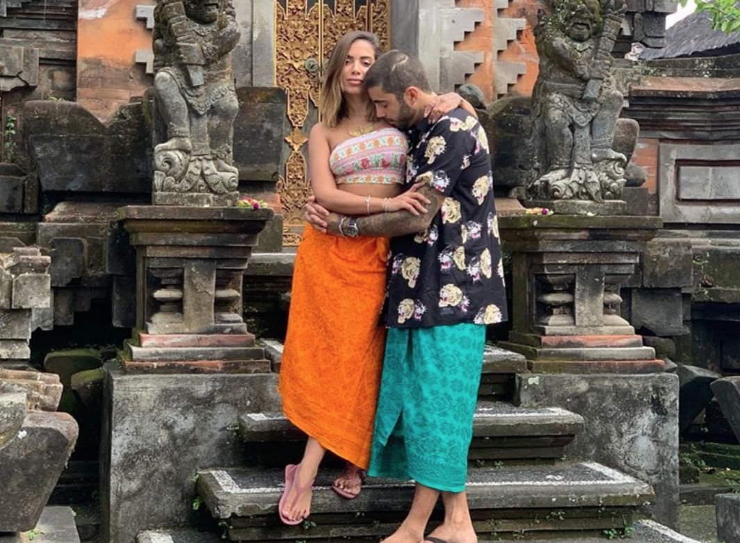 Roberta Miranda afirma que Anitta está grávida e intriga fãs: 'presente lindo'