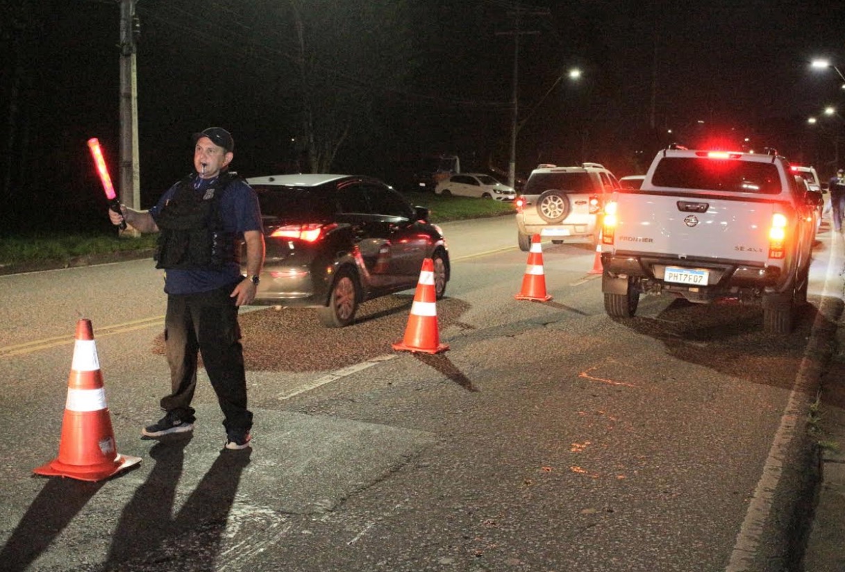 136 motoristas são multados e mais de 20 flagrados embriagados em Manaus