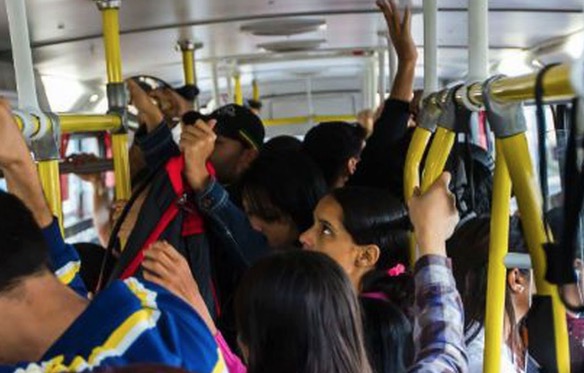 Pesquisa mostra que 97% das mulheres já sofreram assédio em transporte