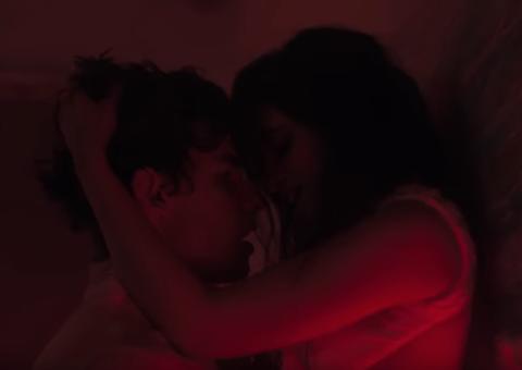 Shawn Mendes e Camila Cabello sobem temperatura com pegação em clipe de ’Señorita’