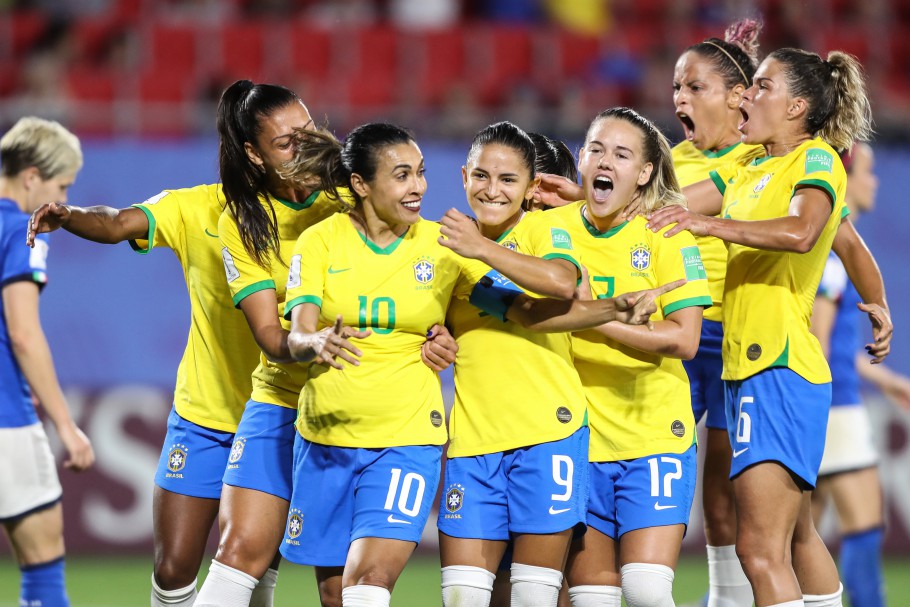  Seleção feminina enfrenta a anfitriã França neste domingo 