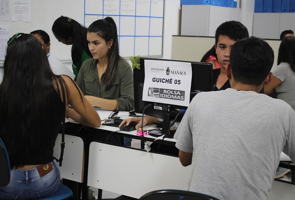 Entrega de documentação do Bolsa Idiomas inicia na terça em Manaus