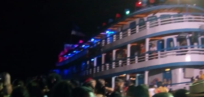 Irregularidade em embarcação para Parintins causa tumulto e atrasa viagem 