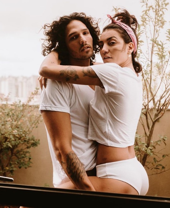 João Zoli e Gabi Prado gravam vídeos aos prantos após término de noivado