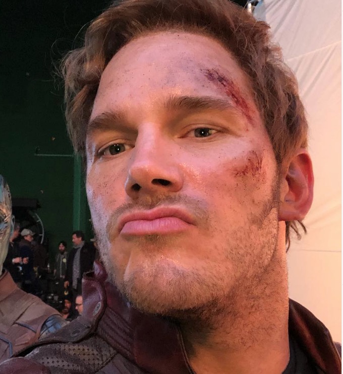 Chris Pratt surpreende ao postar foto completamente nu