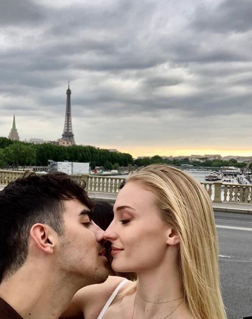 Sophie Turner e Joe Jonas se casam em castelo na França
