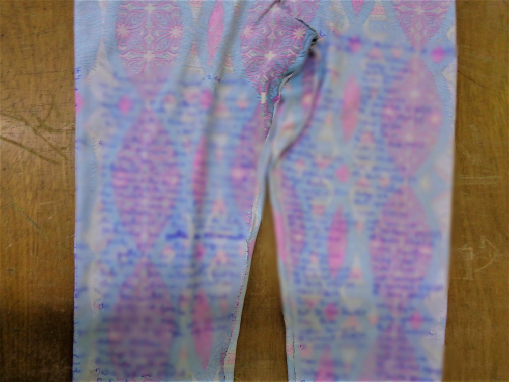 Visitante é detida tentando entrar em presídio com ‘carta’ escrita no avesso de calça