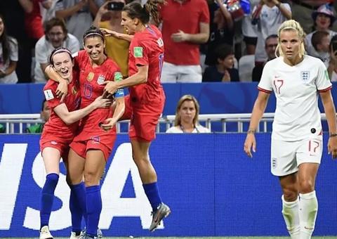 Sem Rapinoe, EUA derrotam Inglaterra e vão tentar 4º título mundial