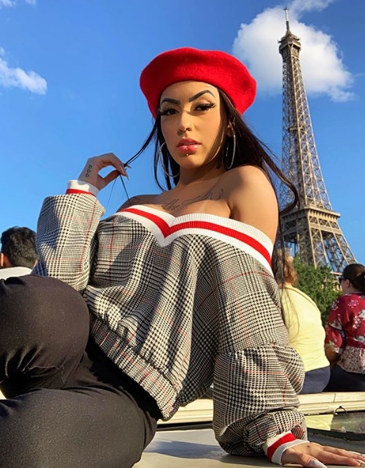 Novo clipe de MC Mirella mostra funkeira rebolando em Paris 