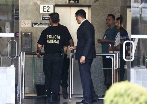 Idade mínima para aposentadoria de policiais permanece em 55 anos