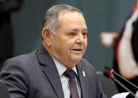 Ex-secretário Gedeão Amorim é condenado por licitação ilegal de transporte escolar 