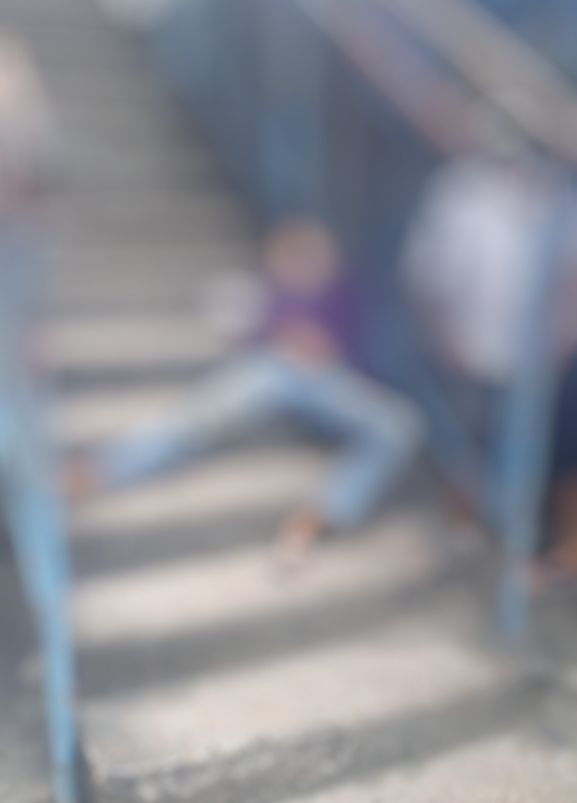 Corpo de homem é encontrado em escada de passarela em Manaus 