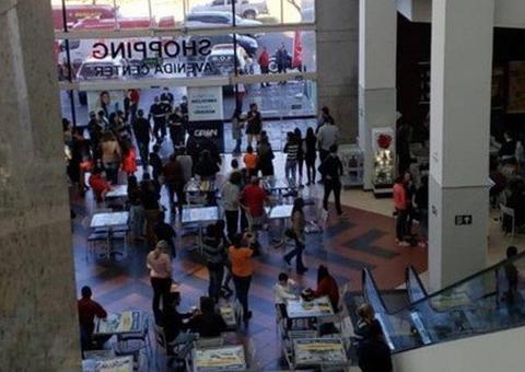 Após discussão por poltrona, PM mata homem dentro de sala de cinema