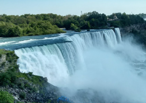 Homem sobrevive após queda nas Cataratas do Niágara