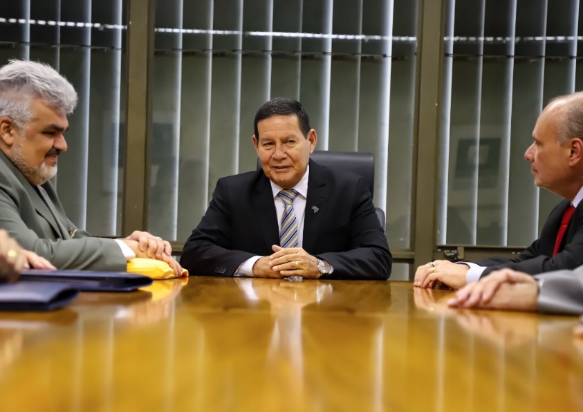 Hamilton Mourão voltará a Manaus em outubro para participar de Simpósio do TCE 