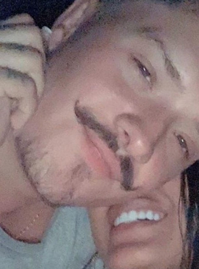 Mc Pocahontas assume namoro com ex de Anitta e se arrepende