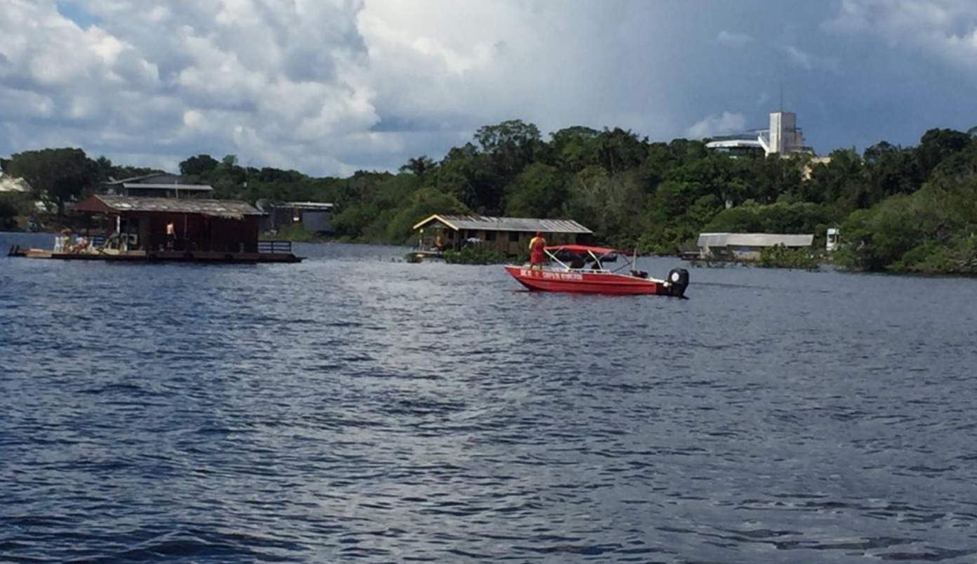Jovens morrem afogados no rio após caiaque virar no Tarumã, em Manaus