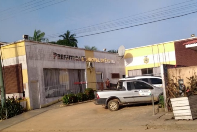 Juiz suspende pagamentos a secretária de educação por acumulo de cargos no Amazonas