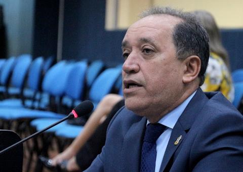 'Parece minha mulher’, diz vereador a jornalista após chegar atrasado na CMM