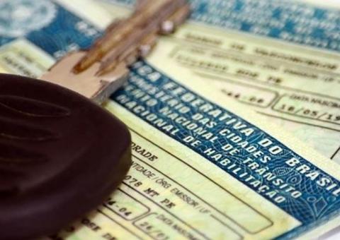 Senador apresenta projeto que permite habilitação aos 16 anos