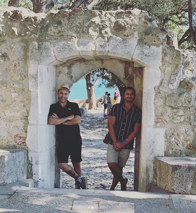 Rodrigo Sant'ana curte viagem romântica com o marido em Portugal 