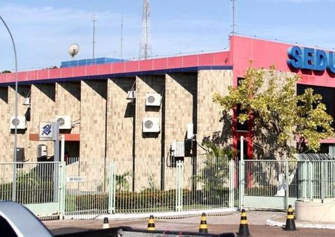 Pregão realizado à meia noite pela Seduc coloca ‘supercontrato’ nas mãos de uma única empresa