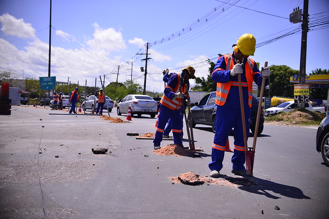 Obras nas rotatórias do Distrito Industrial avançam com implantação de drenagem profunda