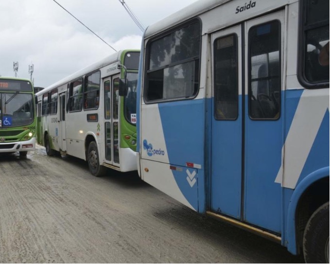 Quatro ônibus são impedidos de circular em Manaus após vistoria