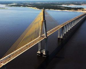 A menina que 'mergulhou' da ponte  Rio Negro