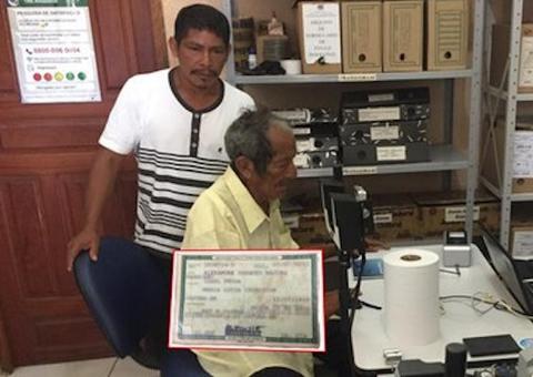 Com 109 anos, eleitor faz cadastro eleitoral no Amazonas
