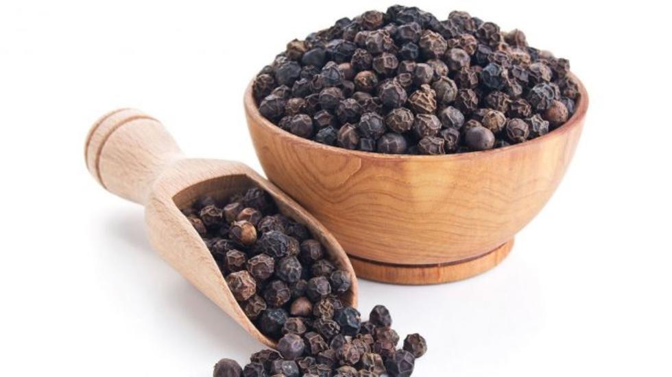 Controla pressão alta e reduz obesidade. Veja benefícios da consumir pimenta do reino