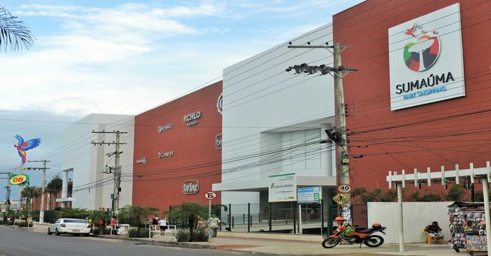 Incêndio atinge parte do Shopping Sumaúma em Manaus