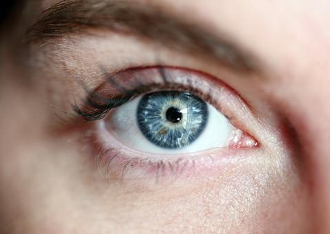 Cientistas criam lente de contato capaz de dar ‘zoom’ ao piscar