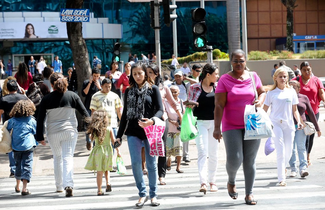 Desemprego no Brasil recua 0,7%, revela pesquisa do IBGE