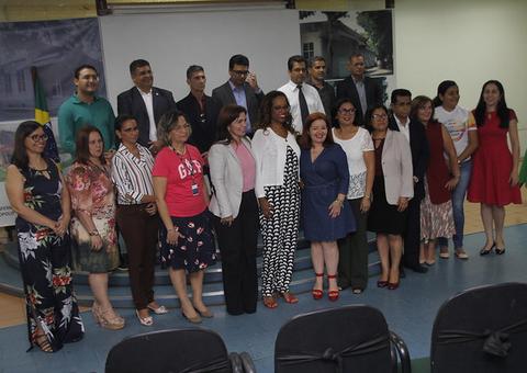 Prefeitura de Manaus empossa 18 conselheiros escolares municipais  