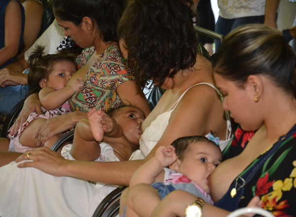 ‘Hora do Mamaço’, no Parque da Criança, alerta sobre importância da amamentação
