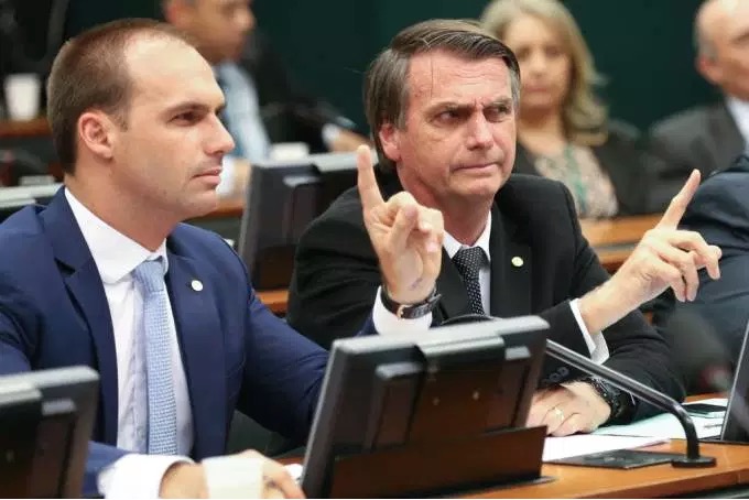 'Indicado para embaixada tem que ser filho de alguém, por que não meu?', diz Bolsonaro