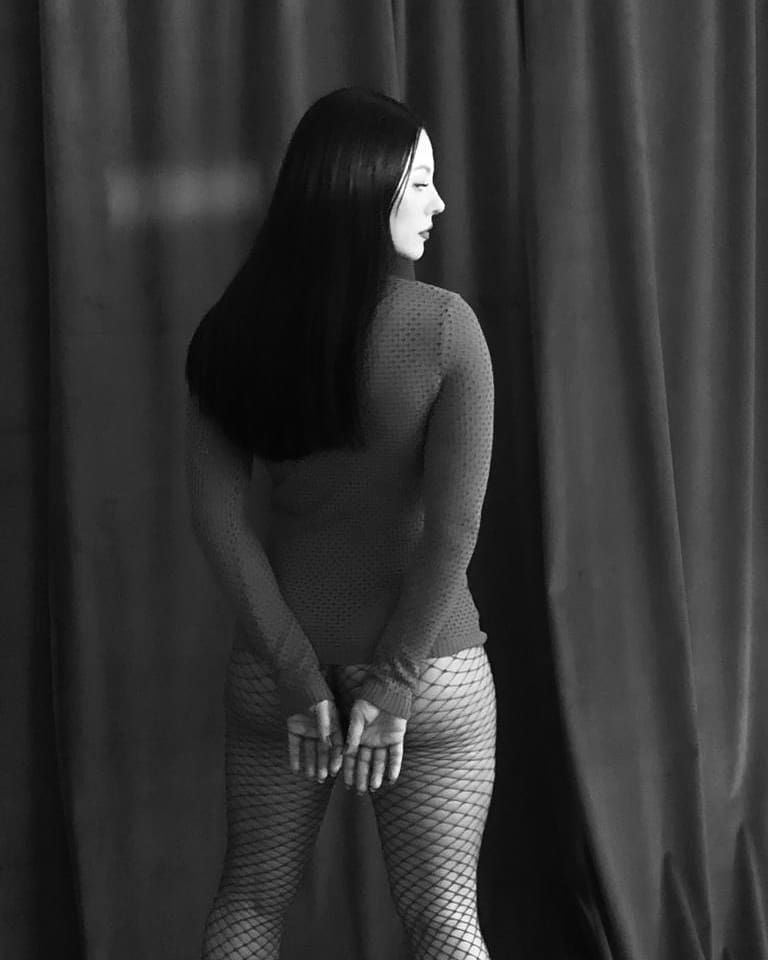 Paolla Oliveira mostra bumbum em clique sexy: 'livre e solta'