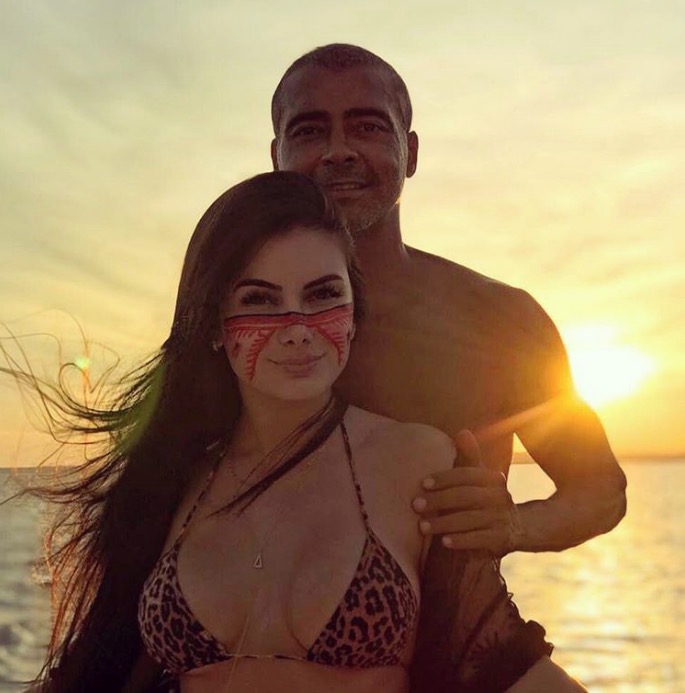 Namorada de Romário aparece irreconhecível em fotos antes de cirurgias plásticas