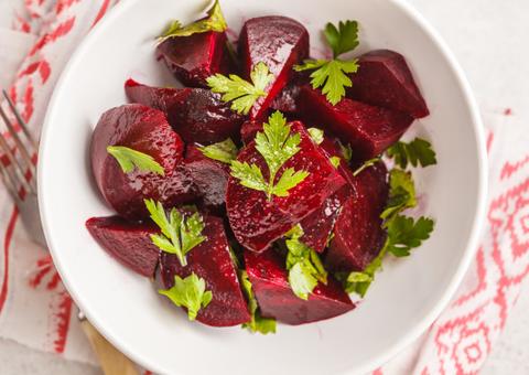 Limpa vesícula além de melhorar insônia e anemia. Veja 12 benefícios da beterraba