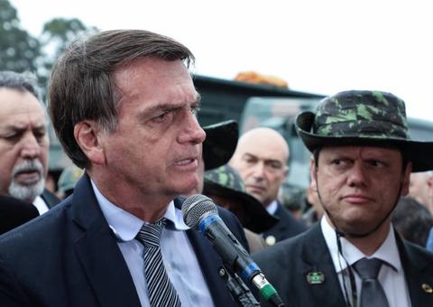 Cocozinho petrificado de índio barra licenciamento de obras, diz Bolsonaro