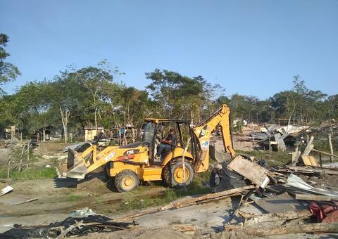 Invasores têm barracos demolidos em reintegração de posse no Tarumã