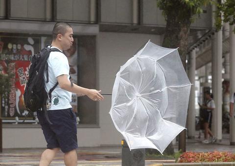 Tempestade tropical pode cancelar 222 voos no Japão