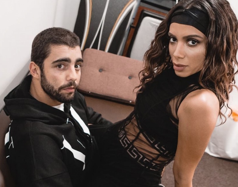 Anitta dá ultimato e impõe condição para continuar namorando Pedro Scooby